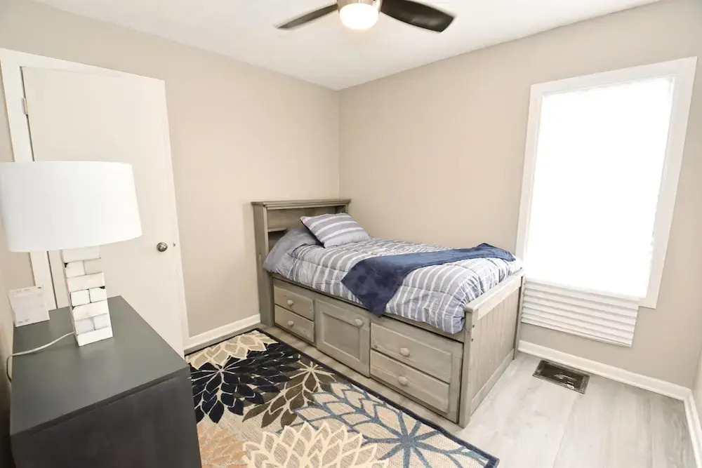 3 Blocks From Nd 3 Bedroom 2 Bath Home 1815