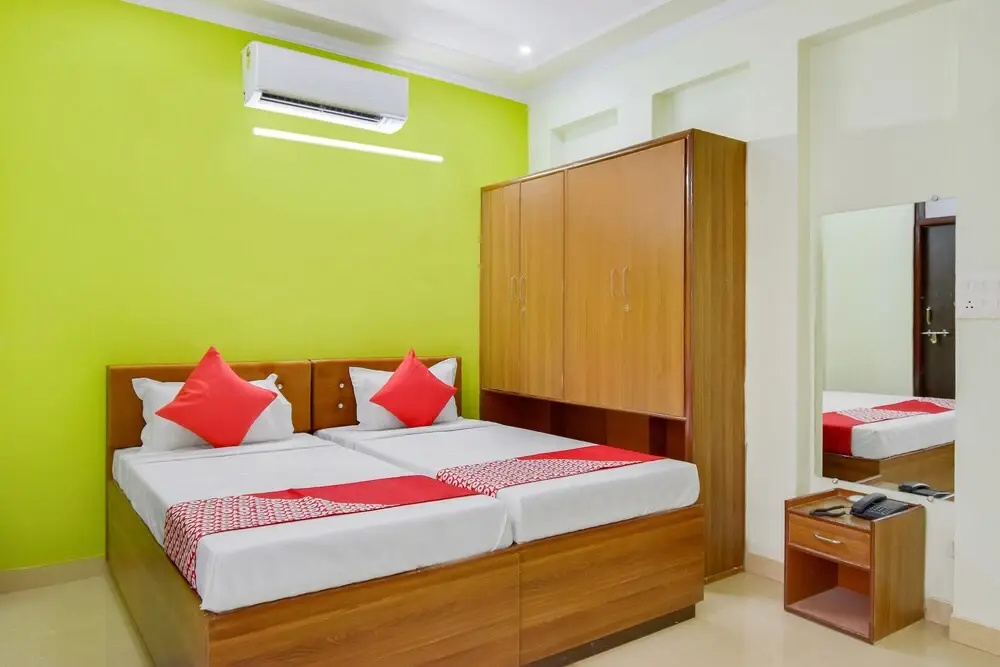 Oyo 47025 Hotel Rishabh Inn