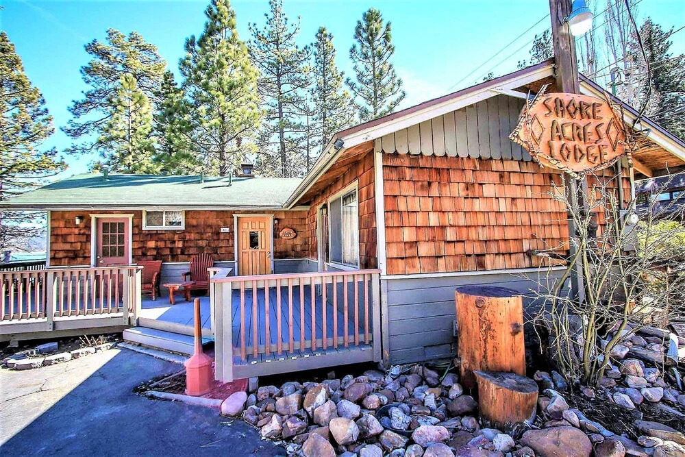 Twin Pines Family Cabin by Big Bear Vacations