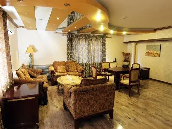Huiqun Business Hotel