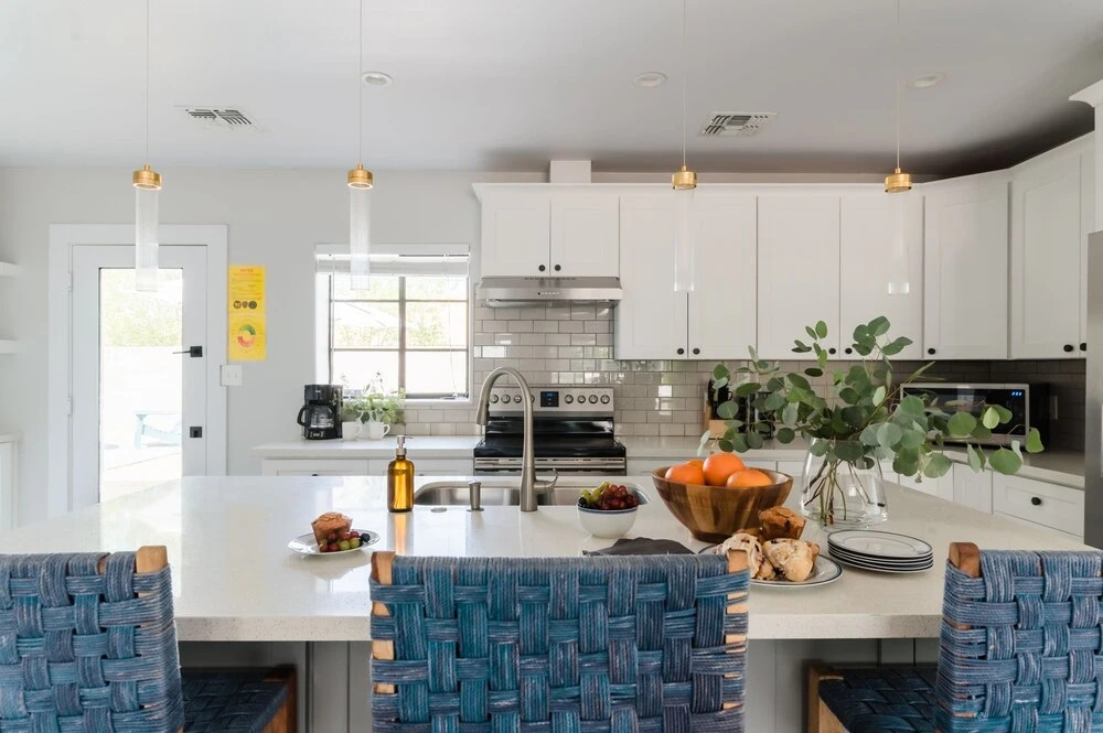 Cobalt - Modern Getaway w Pool - Close To Old Town