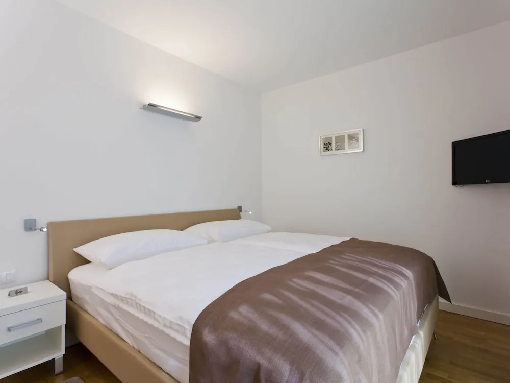 Villa in Novigrad With Pool & Rooftop Terrace
