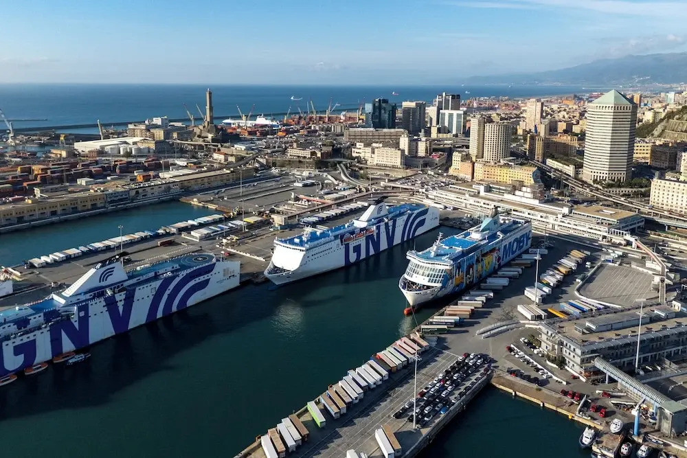 Pleasant 2BR flat next to Genoa Port