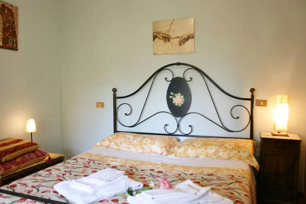 Beautiful private villa with WIFI, private pool, TV, pets allowed and parking, close to Arezzo