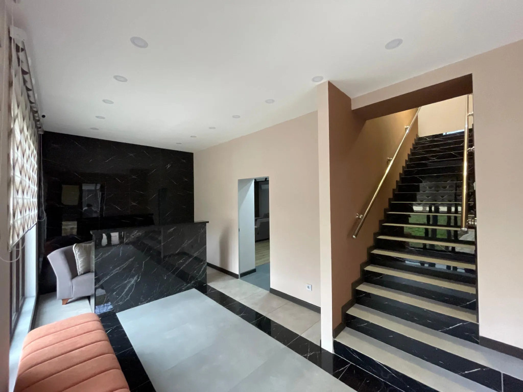 Elite House