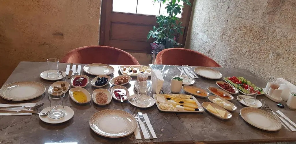 Evanthia Cave Suites