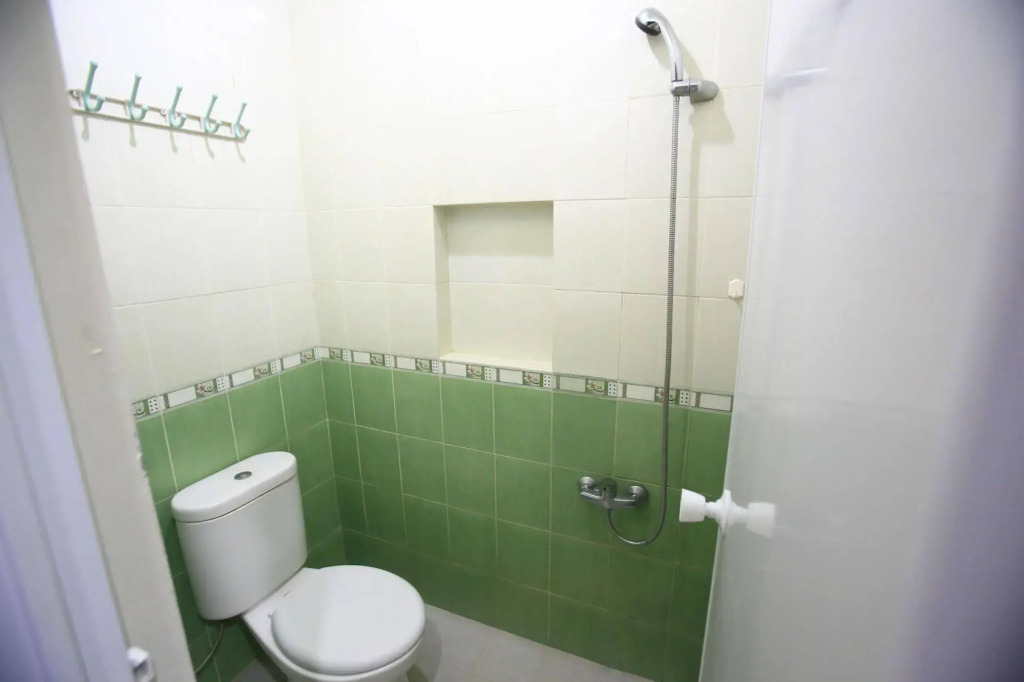RedDoorz Karet Pedurenan