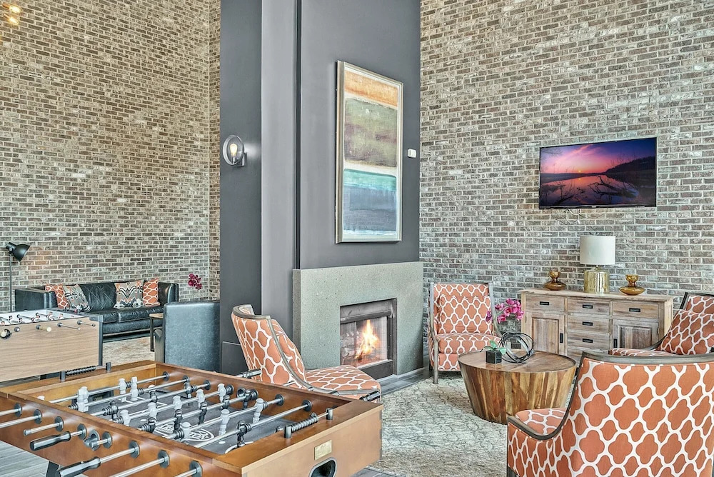 Downtown Midtown Apartments by NUOVO