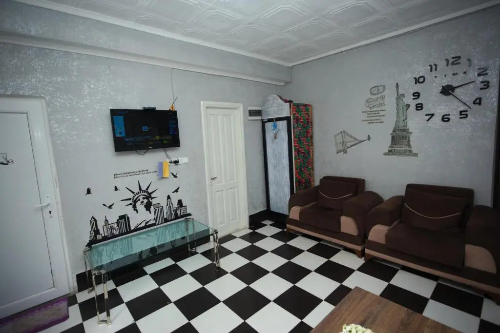Hostel California
