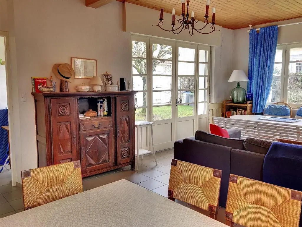 Maison Charmante Près Plage et Forêt, 5 Ch., Jardin, Parking, Quartier Calme - FR-1-652-2