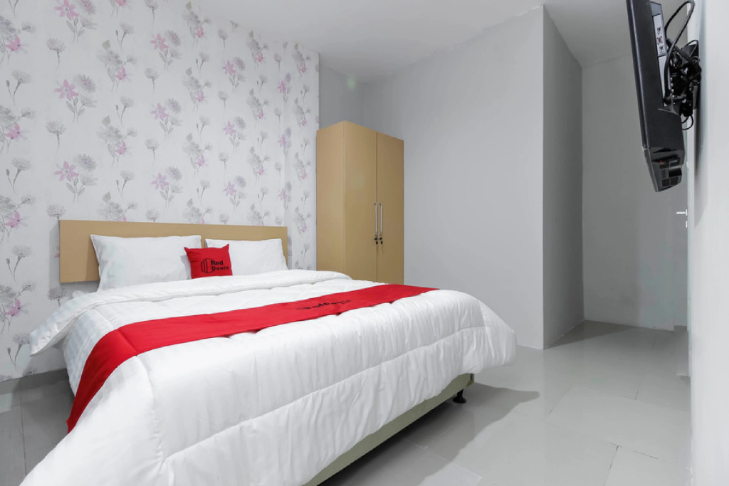 RedDoorz Syariah near Metropolitan Mall Bekasi