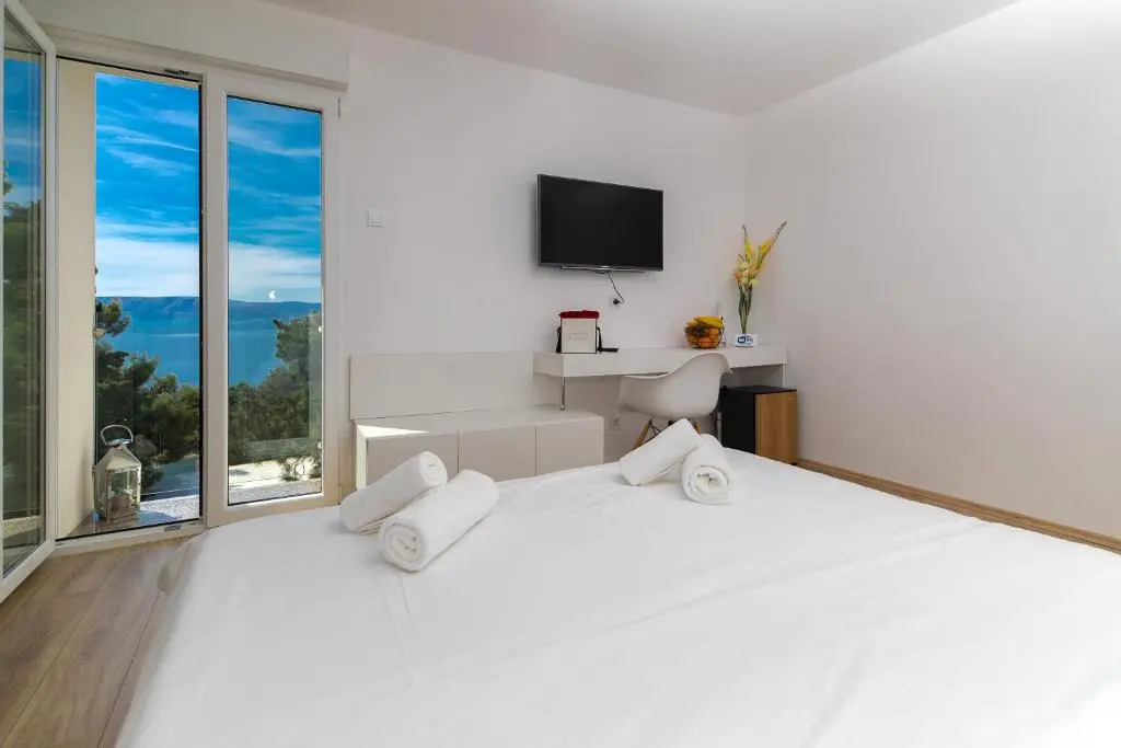 Rocky Beach Rooms
