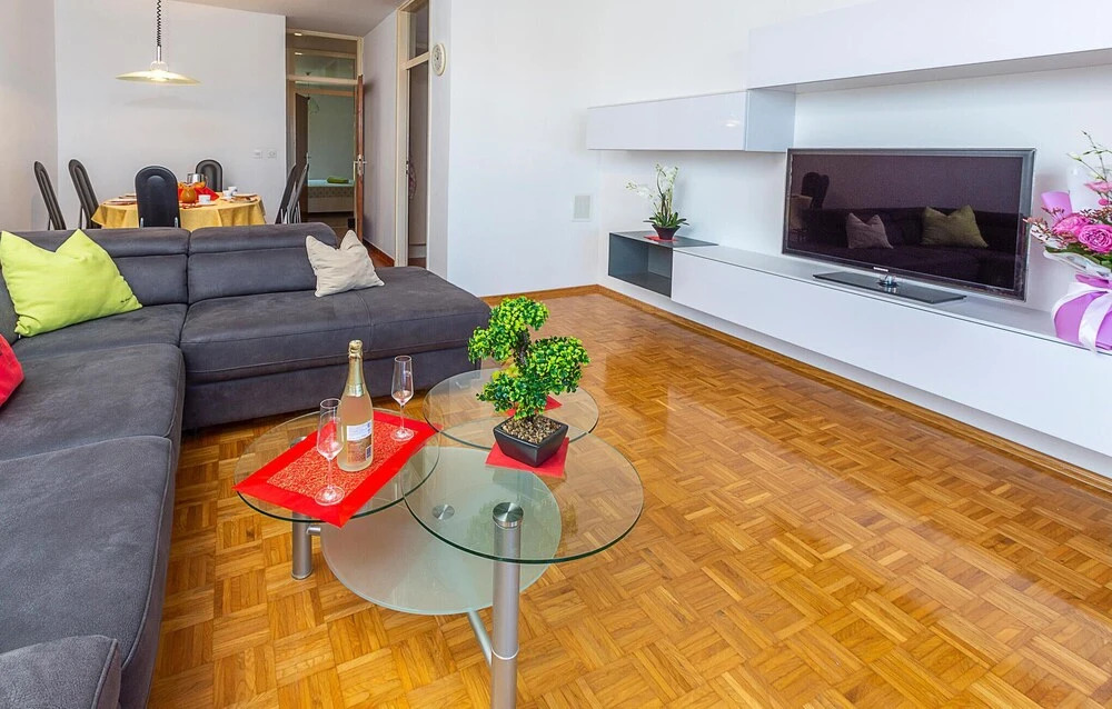 Amazing Apartment in Porec With Wifi and 2 Bedrooms