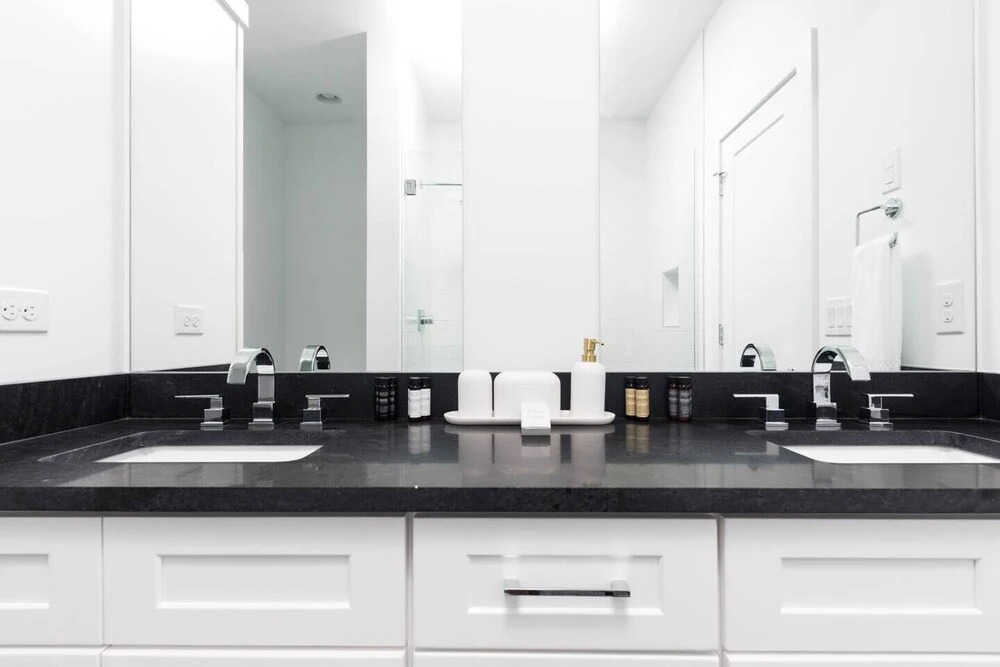 Domio Sylvan Park Modern 4BR Balcony