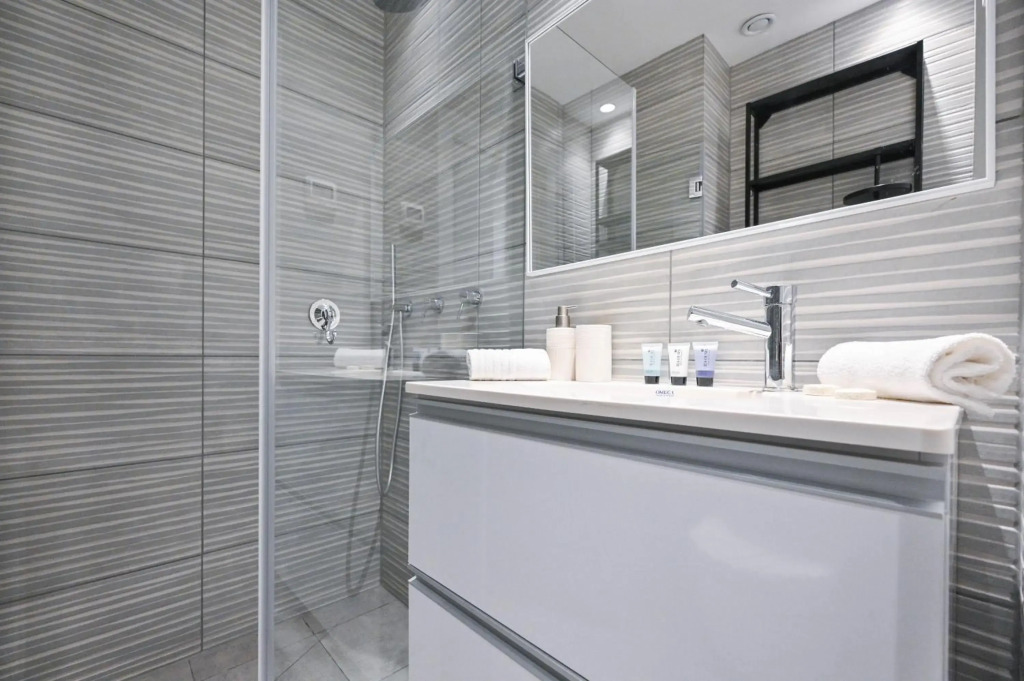 Stylish 1BR in Ben Yehuda 73 by HolyGuest