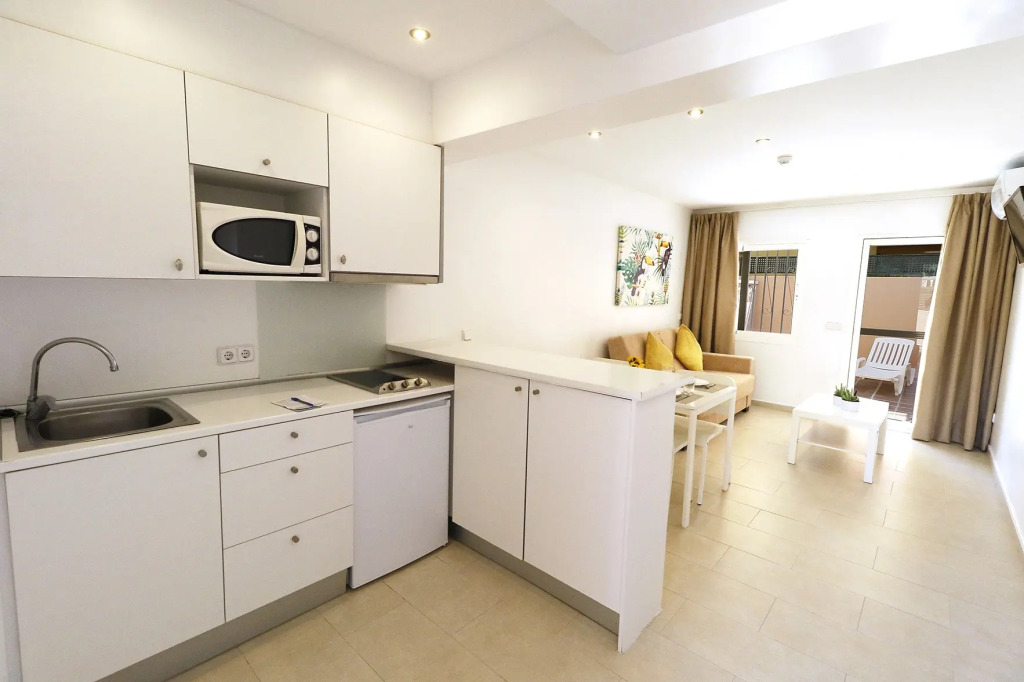 Naika Studios & Apartments