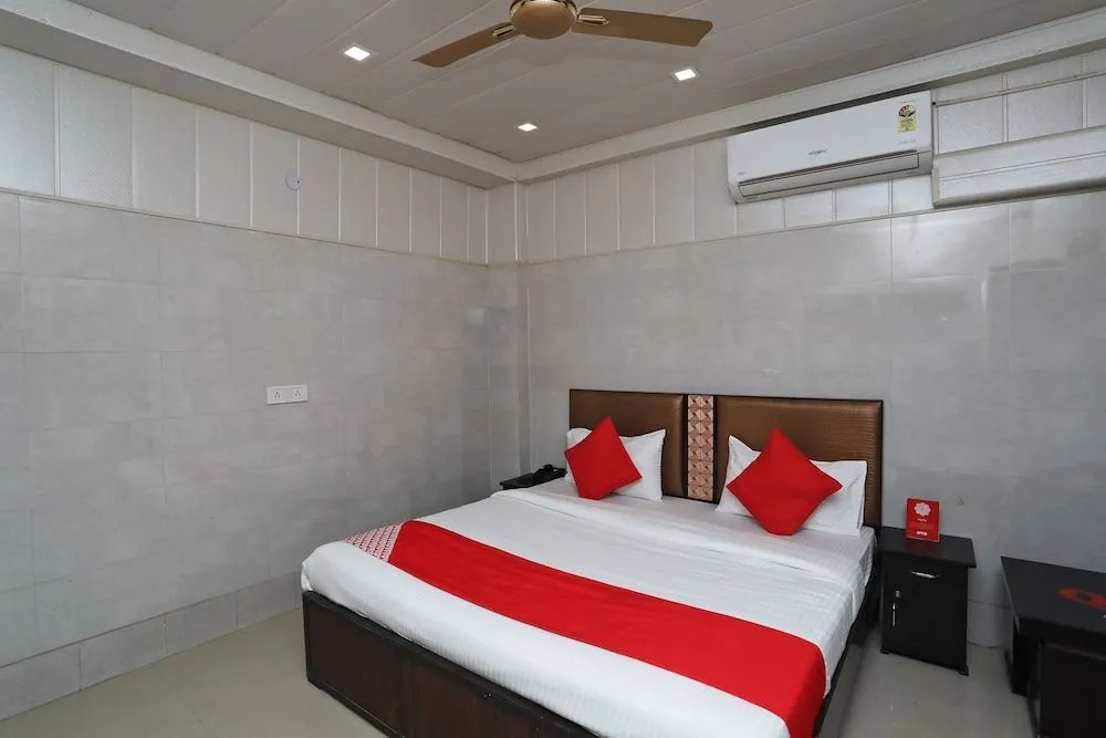 OYO 36011 Qlark Stay