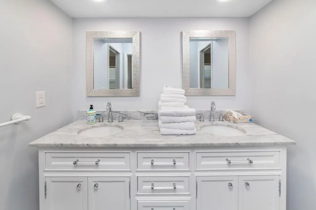 Luxury Ocean Blue beach house- 3 bed room Dog friendly