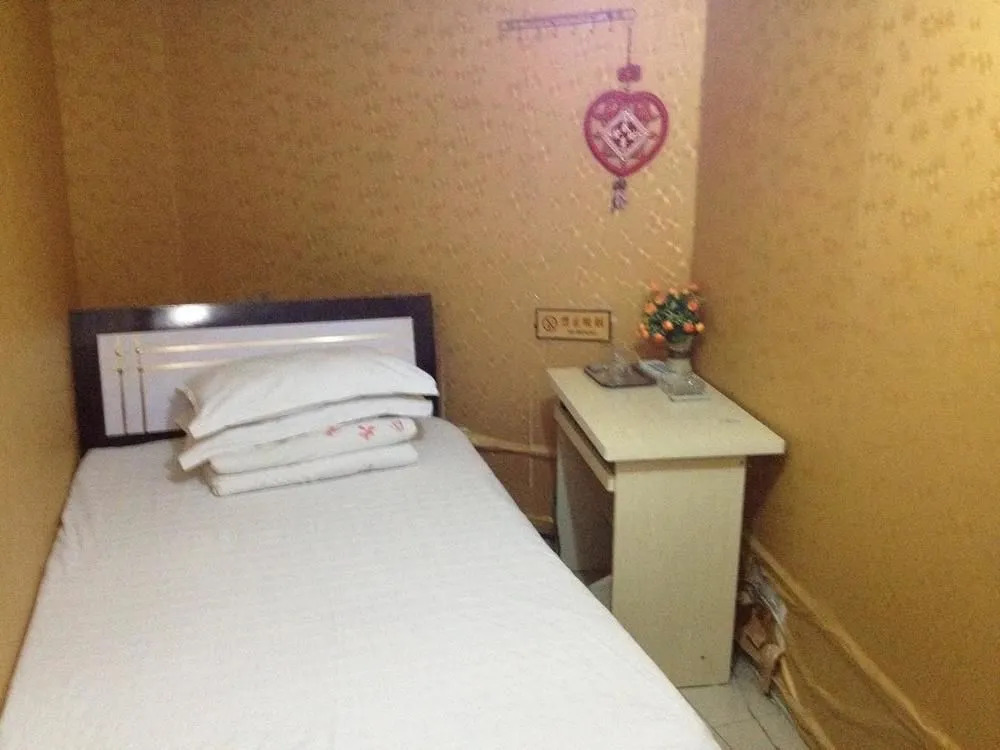 Yueliangwan Fashion Hostel