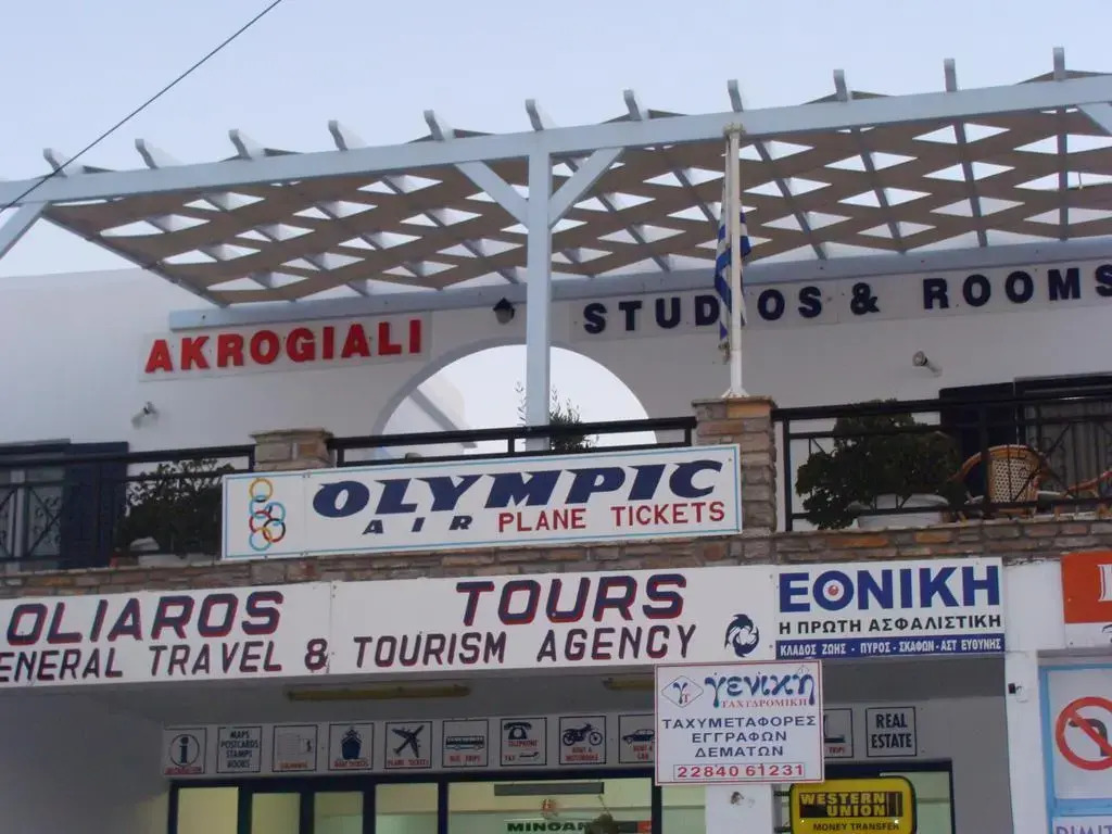 Akrogiali Studios & Rooms