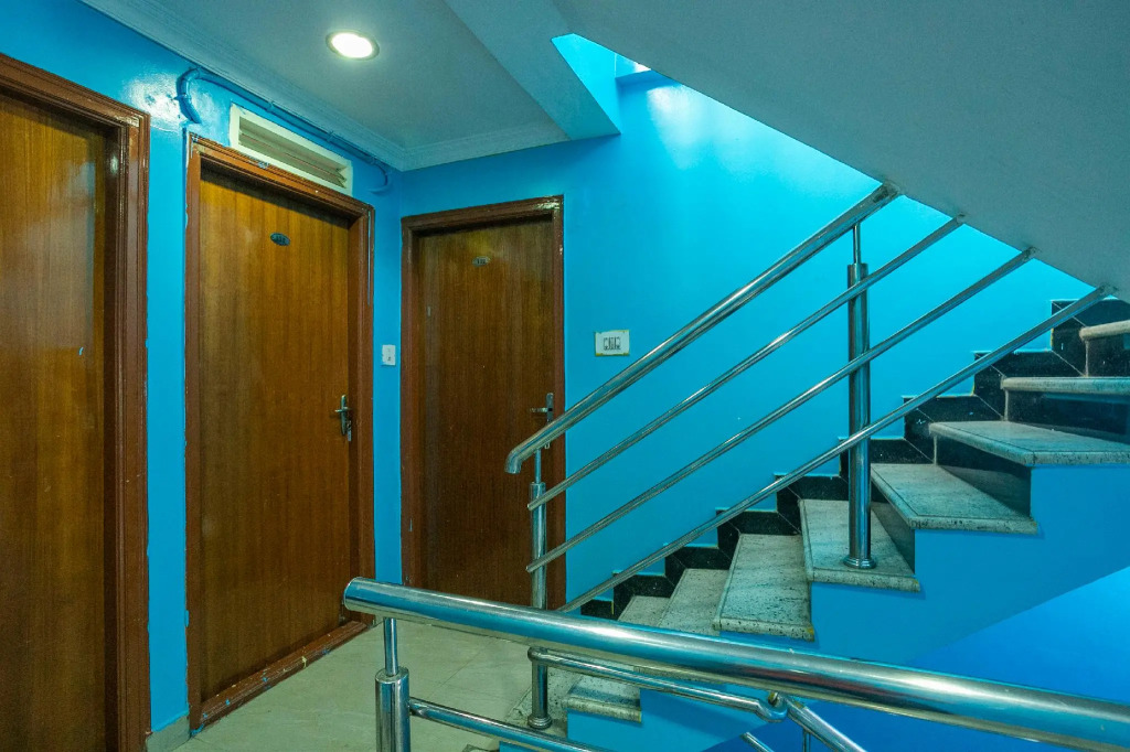 OYO 26900 Royal Inn
