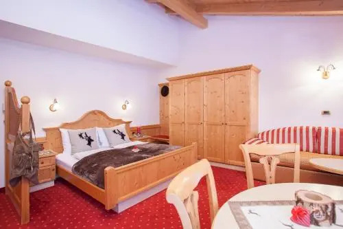 Garni Hotel Miara - Your Dolomites Home