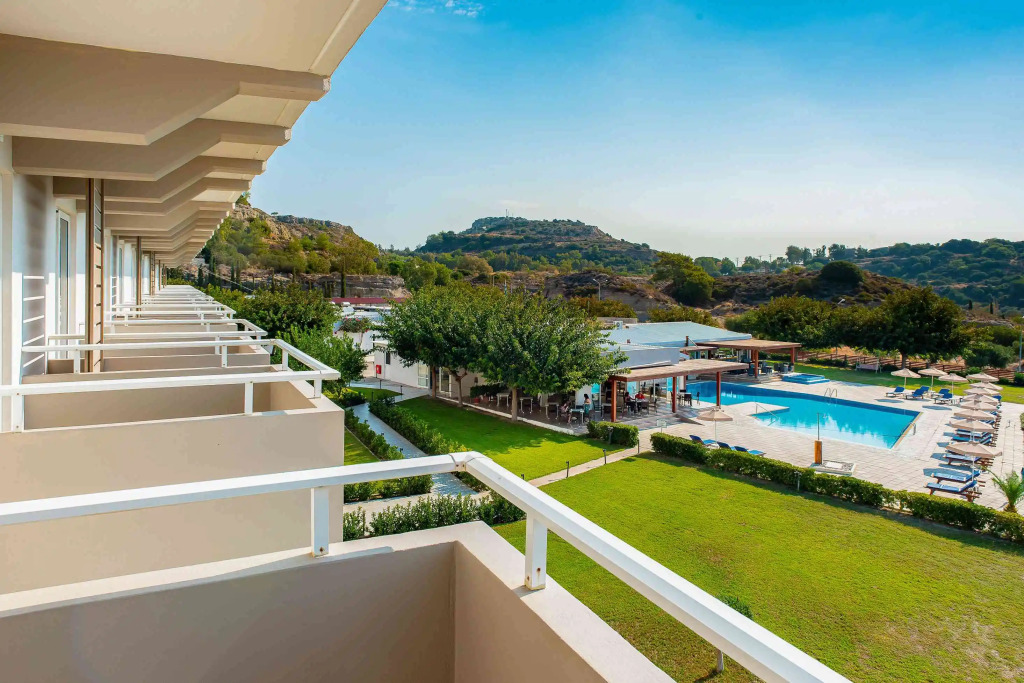 Zoes Hotel & Suites