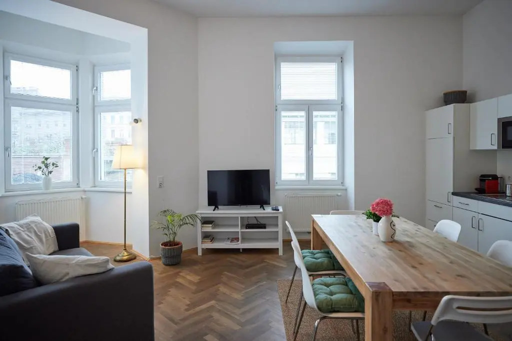 Beautiful Restored - Close To Metro - II
