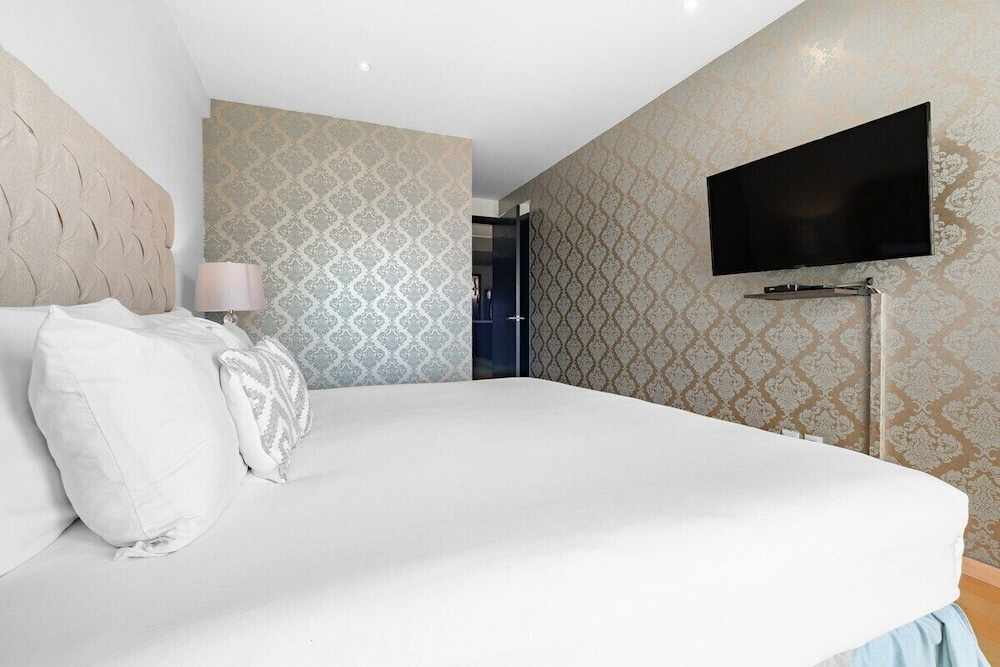 2BR Luxury Stay Mundial 2026 Skyline Views