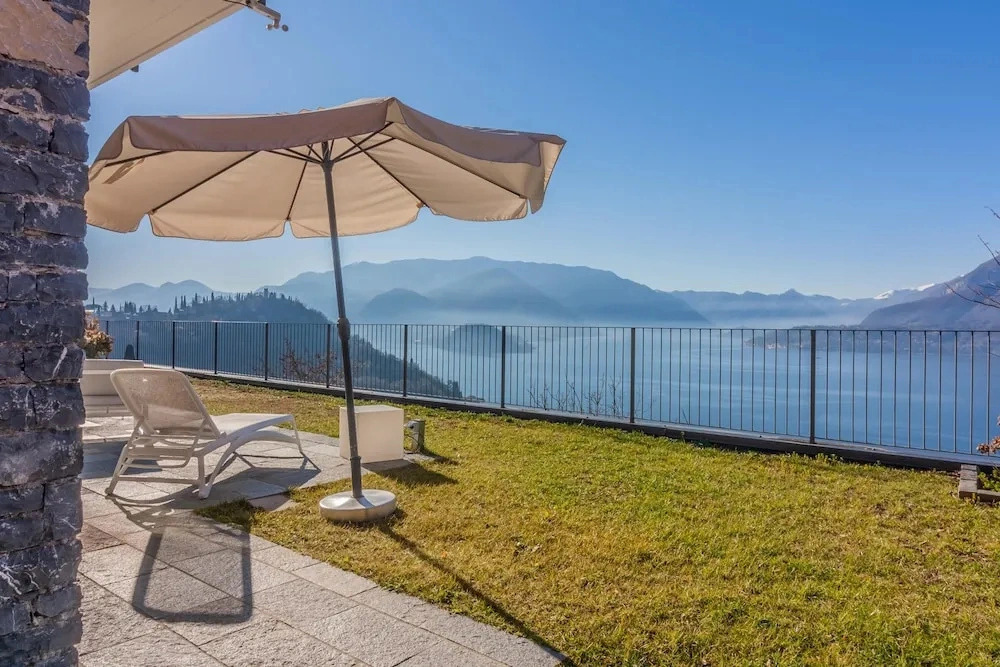 The Patio Over Varenna