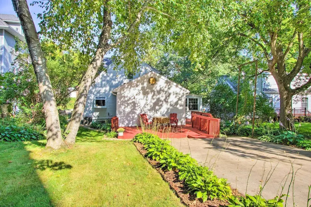 Elegant Home w/ Deck, 5 Blocks to Mayo Clinic