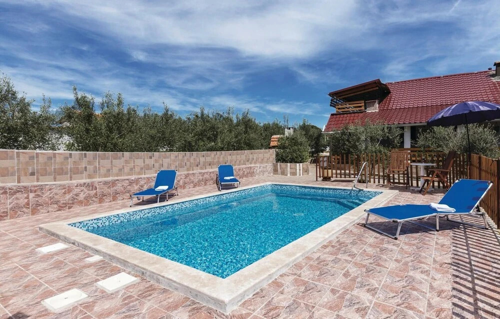 Awesome Home In Valtura