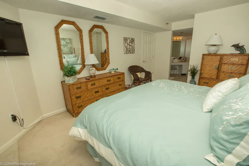 Inlet Reef 316 2 Bedroom Condo by RedAwning