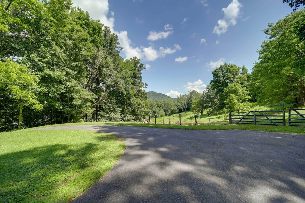 Maggie Valley Cottage Near Festival Grounds!