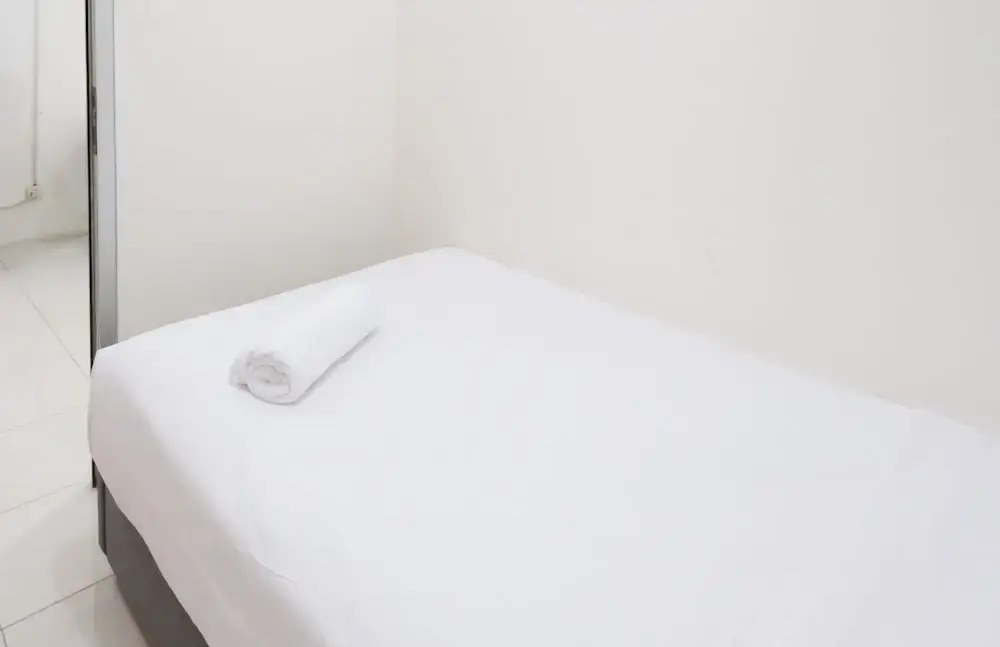Homey 2BR at Puncak Permai Apartment By Travelio