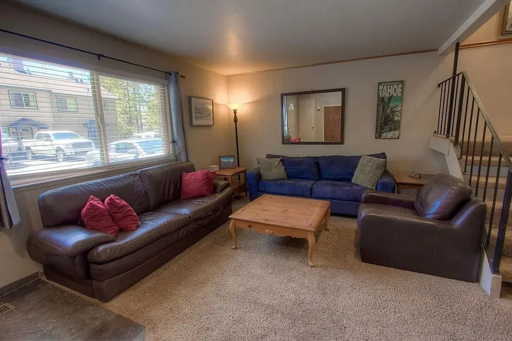 Glen Sully 3 Bedroom Condo by Redawning