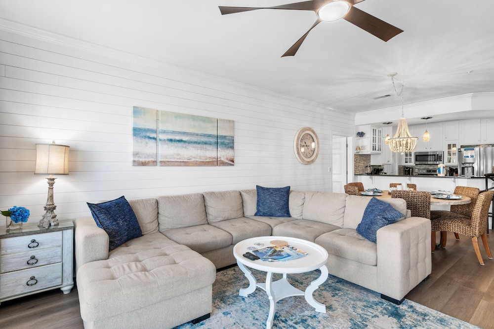 Pavilion Palms 103b