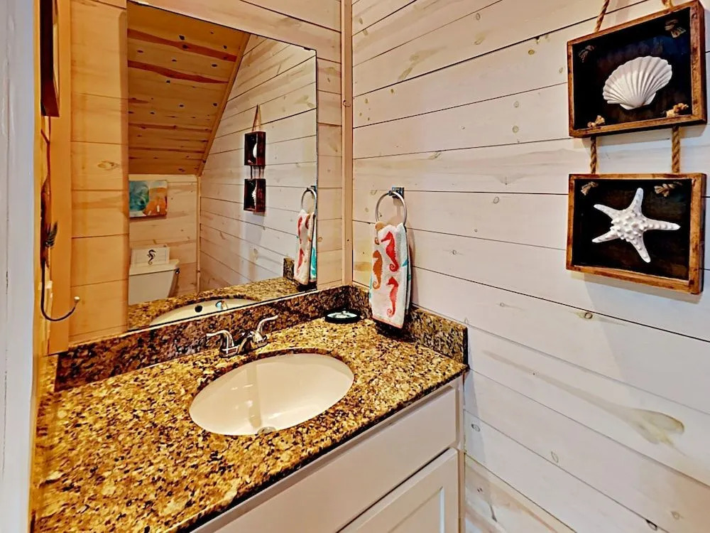 #803 The Commons - Dancing Dolphin 3 Bedrooms 2.5 Bathrooms Townhouse