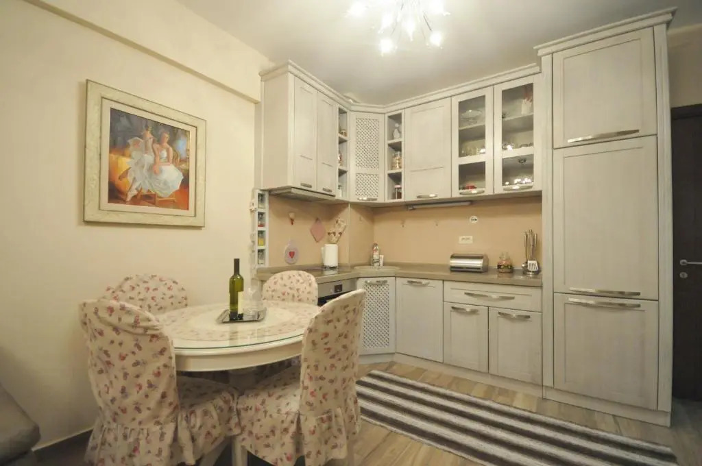 Lux Apartments MMS