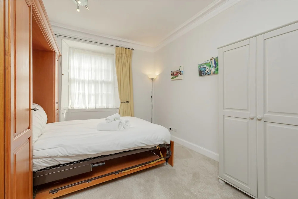 Classic Main Door Entry 2-bedroom New Town Apartment with Garden