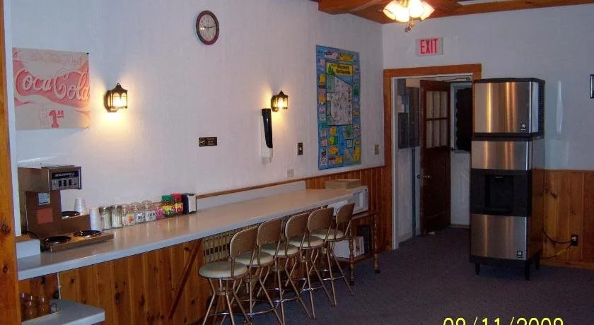 Travelers Inn Motel - Eagle River Downtown