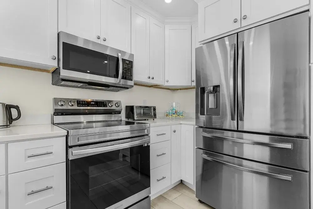 920 Bay Breeze Bungalow: Stunning Bay View Home W/ Heated Pool! 2 Bedroom Home