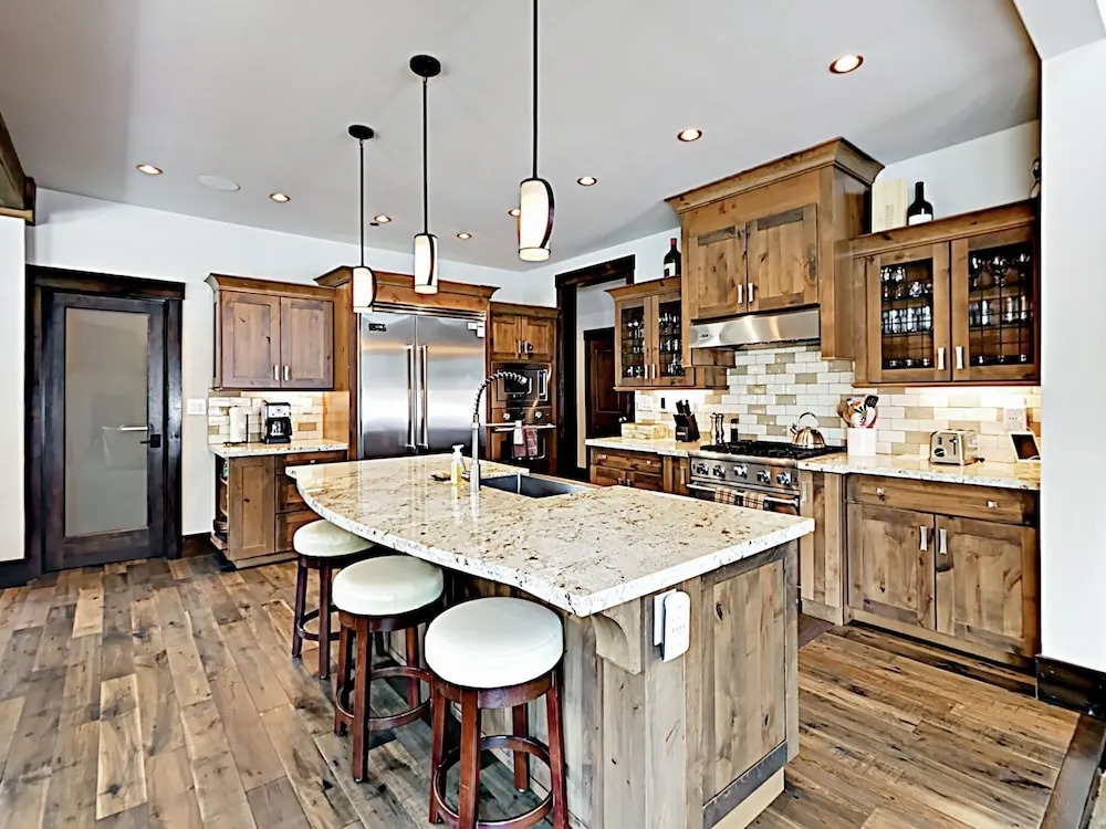 11090 Henness Road Home