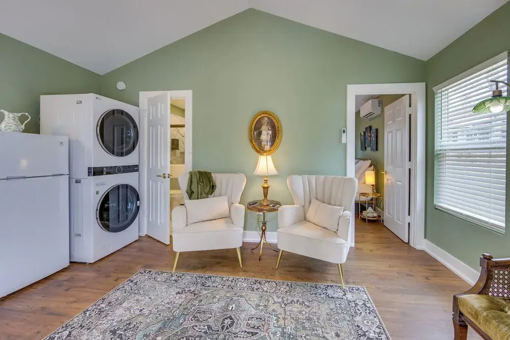 Walk to Museums: Art Deco Cottage in Jefferson