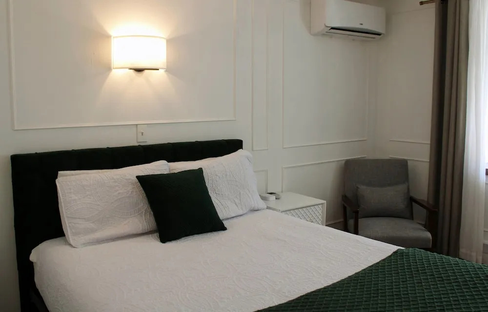 The Brooks Hotel Restaurant and Lounge