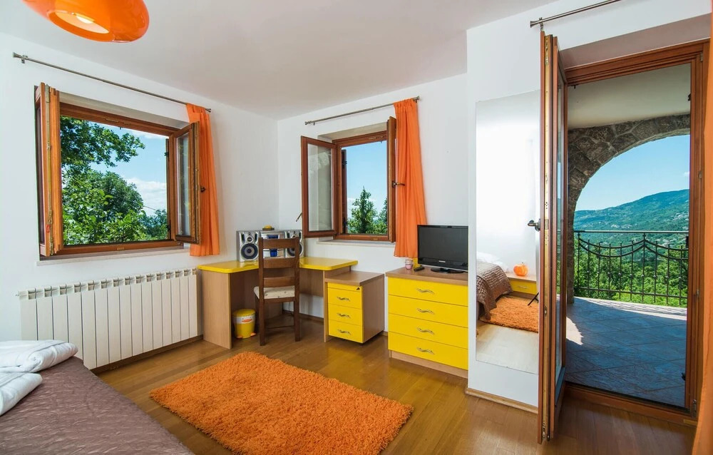 Stunning Home in Icici With Sauna, Wifi and 4 Bedrooms