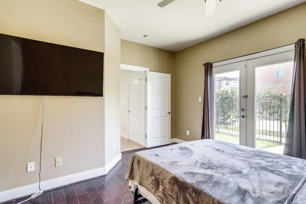 Houston Home w/ Rooftop Patio - 3 Mi to Downtown!