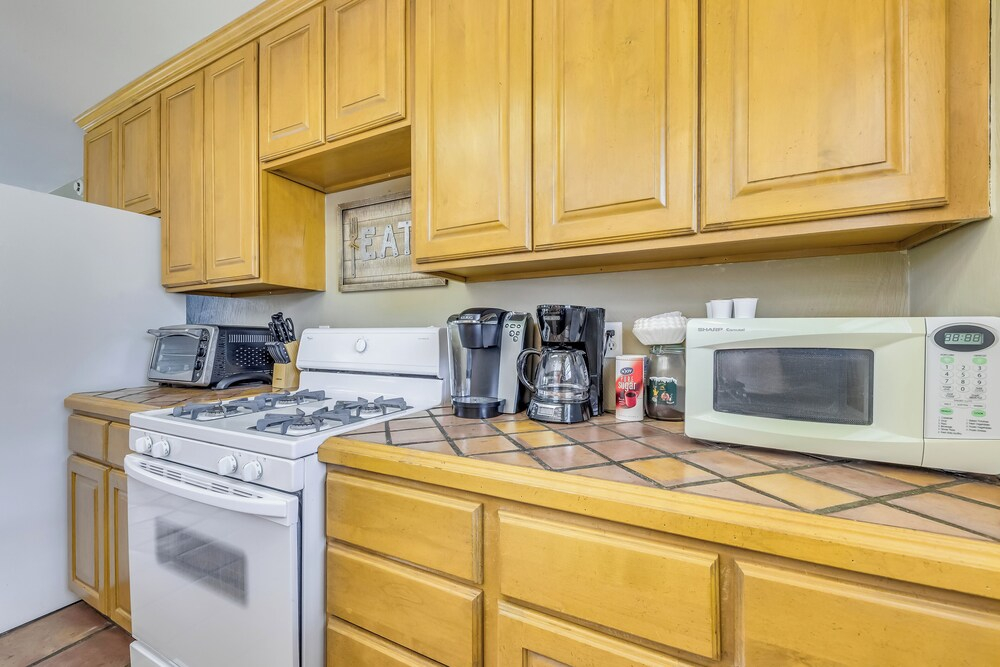 Cozy Alto Cabin w/ Grill & Mtn Views: 2 Mi to Lake