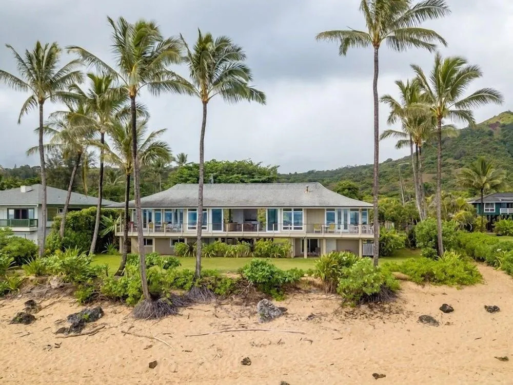 King Hale 4 Bedroom Home by RedAwning