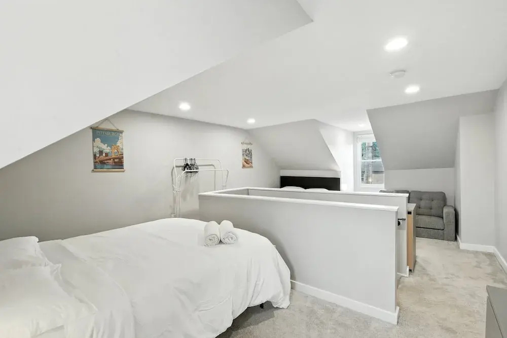 Cozy Historic Row Home- Near Stadiums! 3 Bedroom Home
